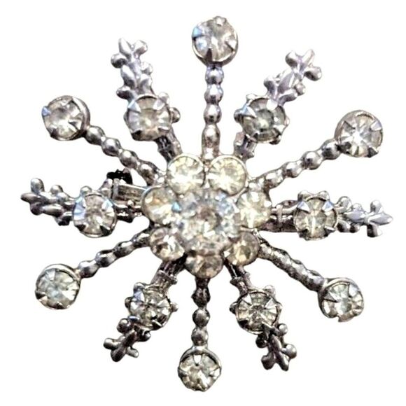 Snowflake Brooch Pin Starburst Silver Metal Rhinestone 1.5-in Vintage 1960 Gift - Picture 1 of 2